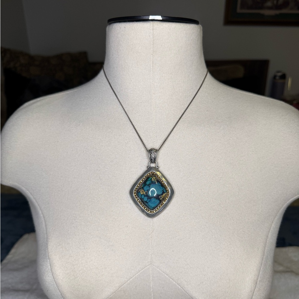 Chicos Elegant Silver and Blue Pendant Necklace